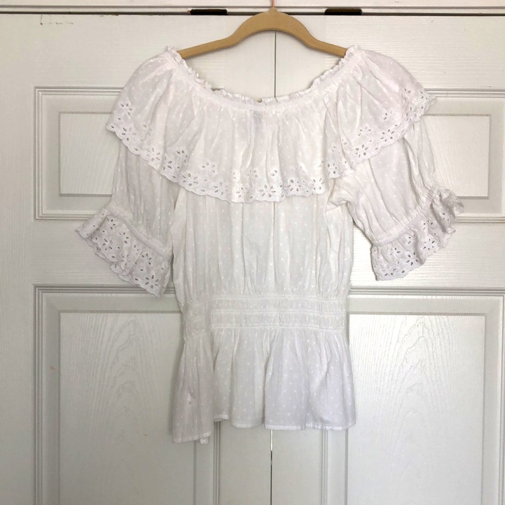 White blouse with delicate eyelet on collar and sleeves. Never worn. - Picture 2 of 4